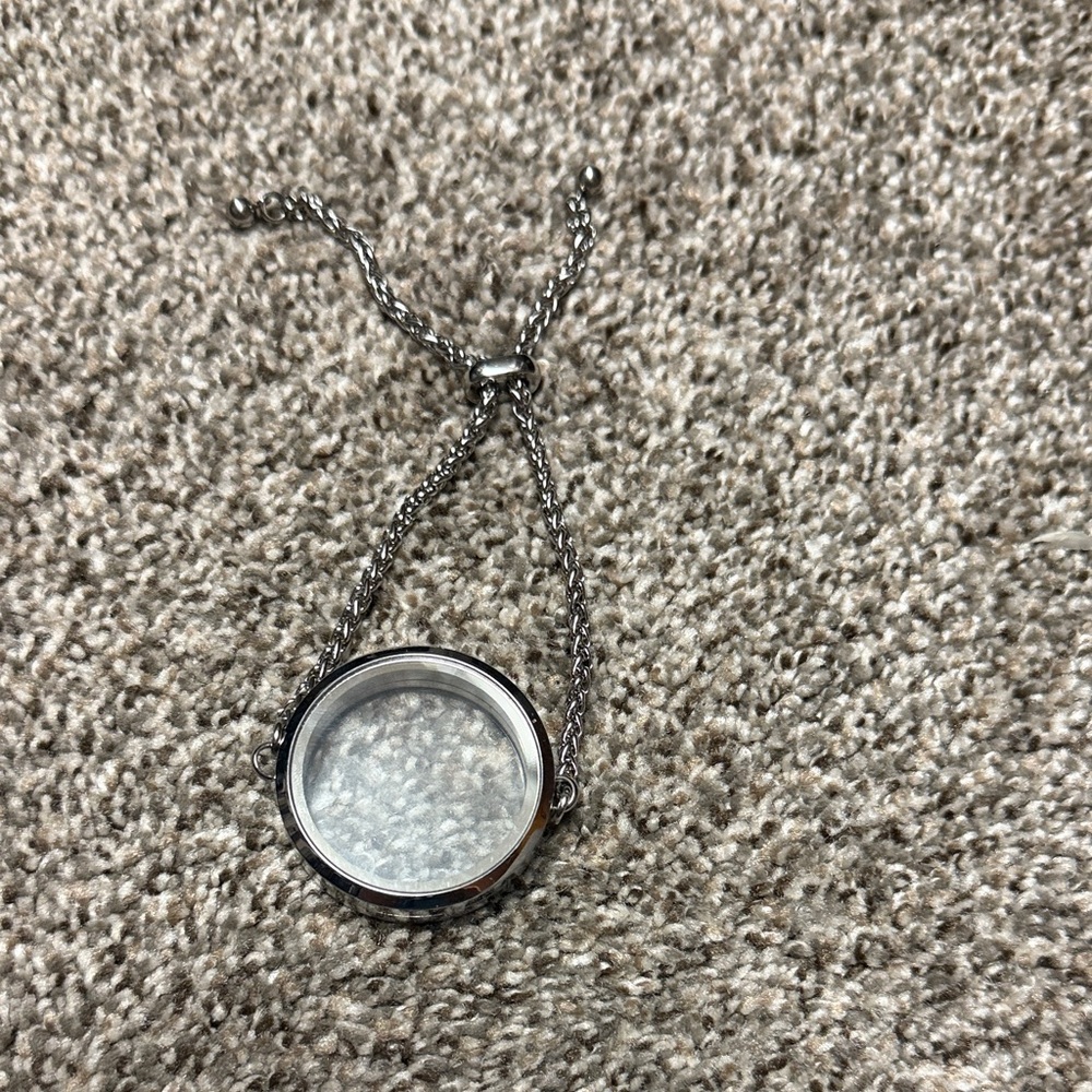 Silver Bracelet AirTag holder Princess Cruises medallion